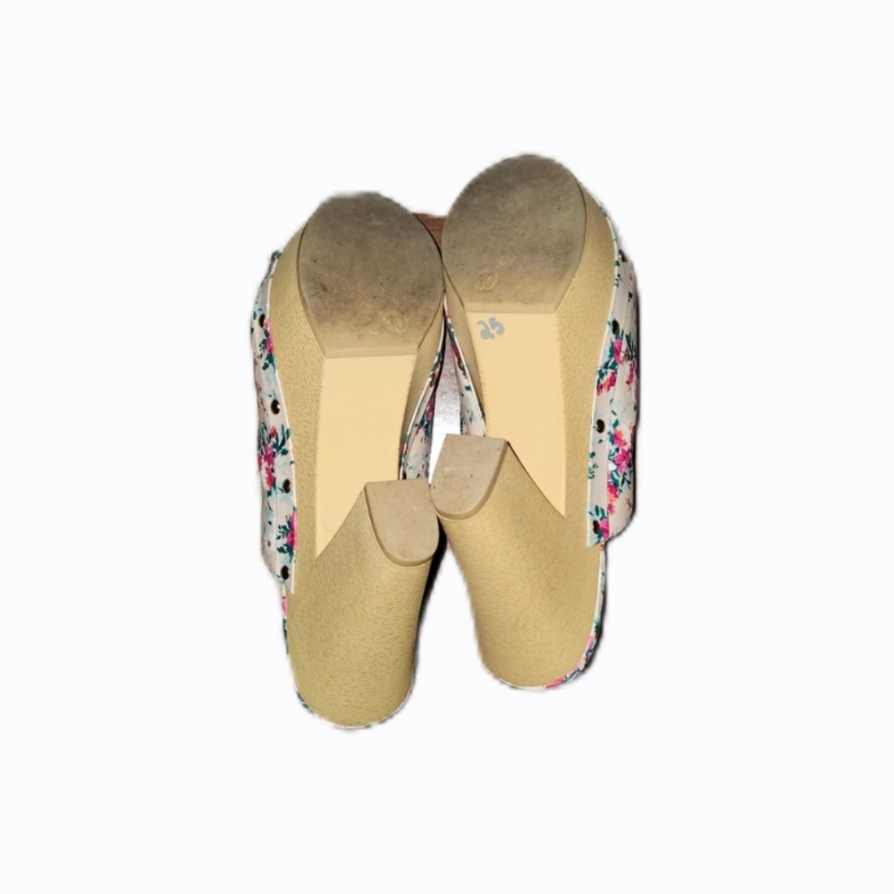 Report | White Floral Platform Clogs - Picture 5 of 5